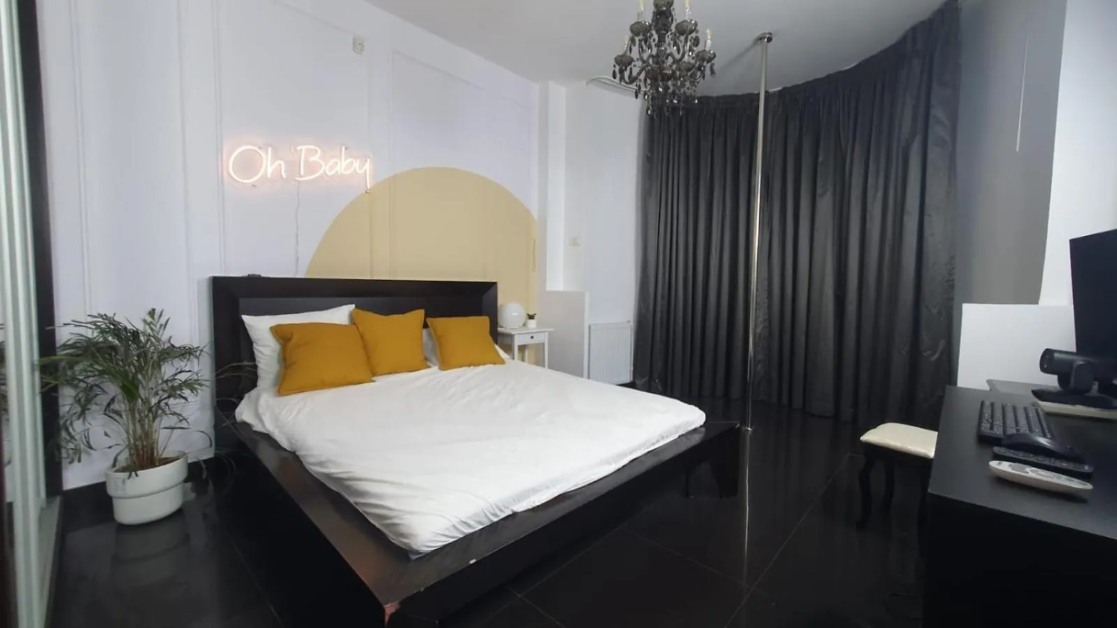 Big Apt With 3 Bdrm Ultracentral Boekarest Appartement